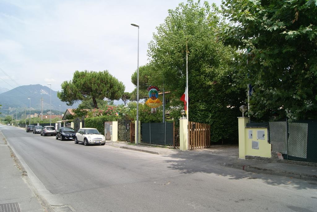 Camping Dolce Sole Marina di Massa Bagian luar foto