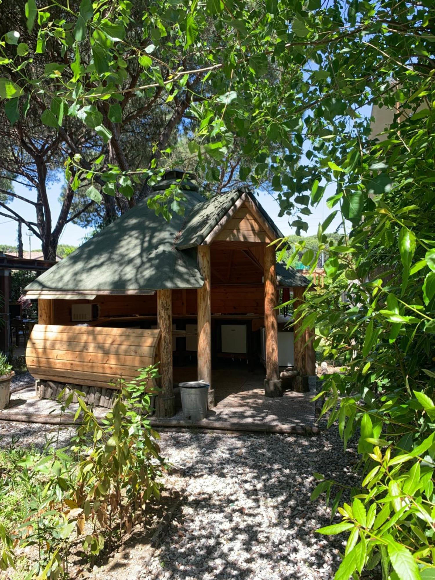 Camping Dolce Sole Marina di Massa Bagian luar foto